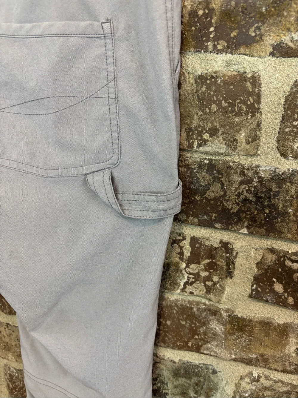 Columbia Womens Light Gray Cropped Cargo Pants Size 8